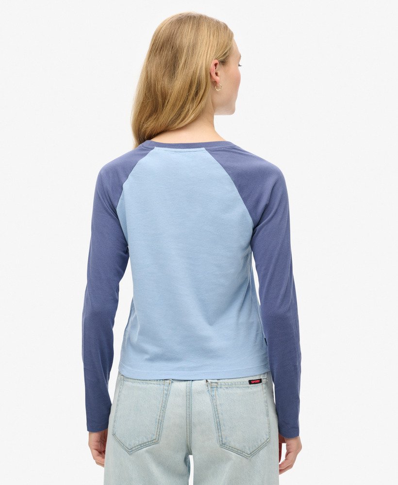 essential logo baseballshirt met lange mouwen in mariner navy rich blue