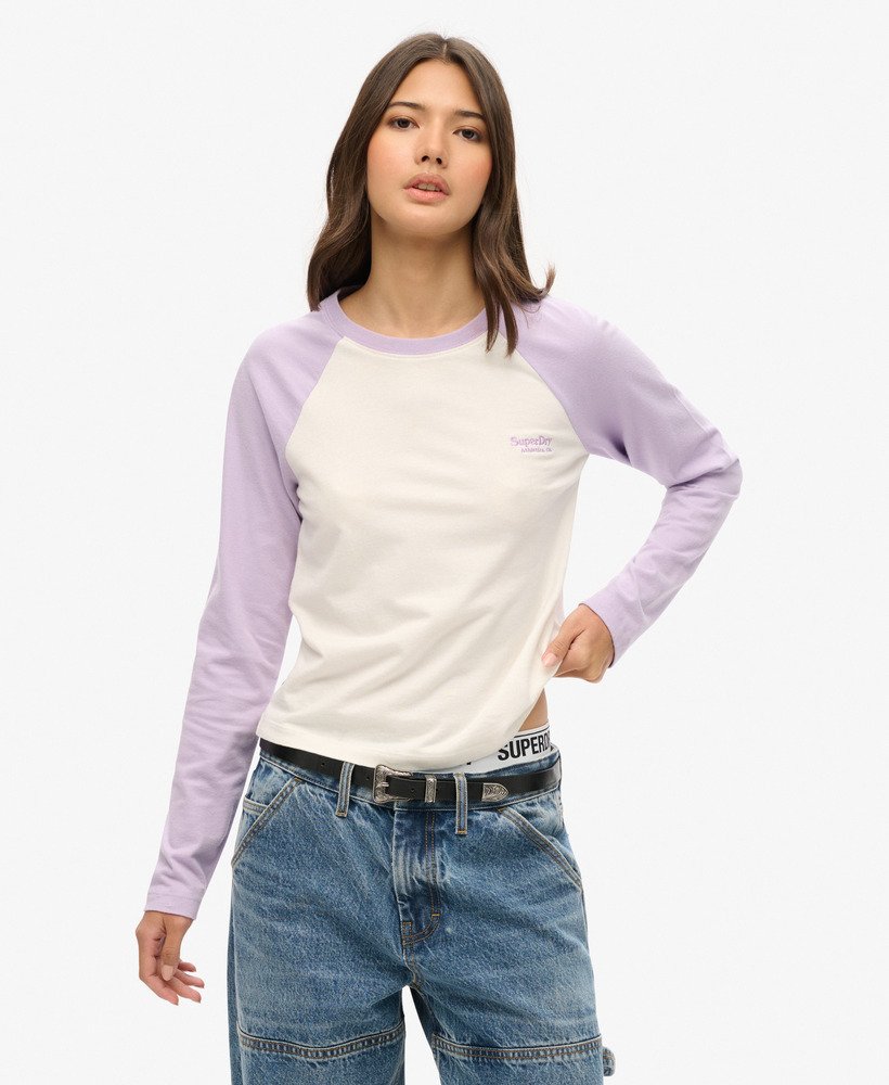 essential logo baseballshirt met lange mouwen in licht lavendelpaarsgebroken wit