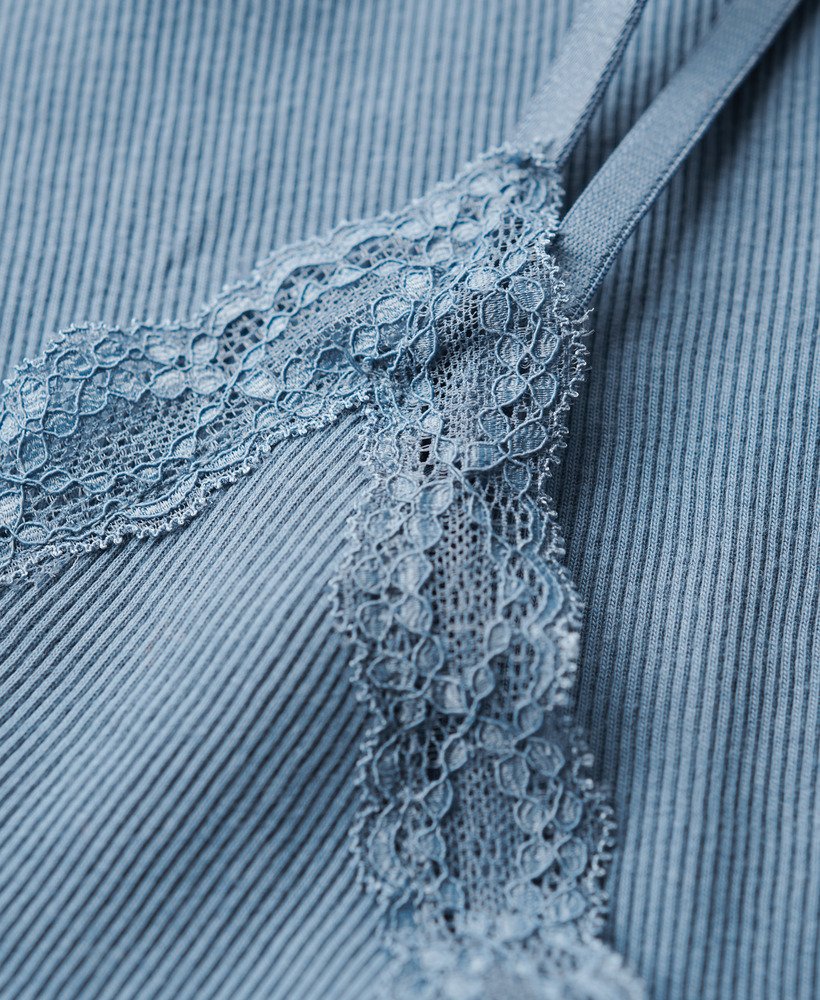 athletic essential cami top met kanten afwerking in wedgewood blue