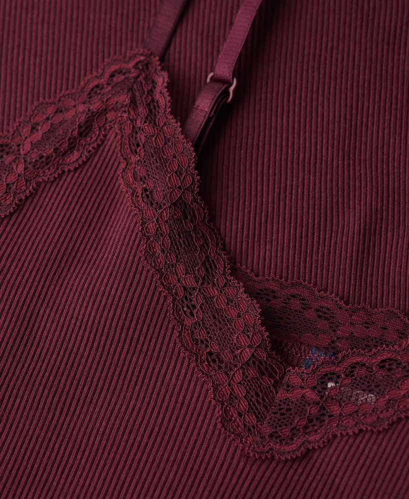athletic essential cami top met kanten afwerking in port red