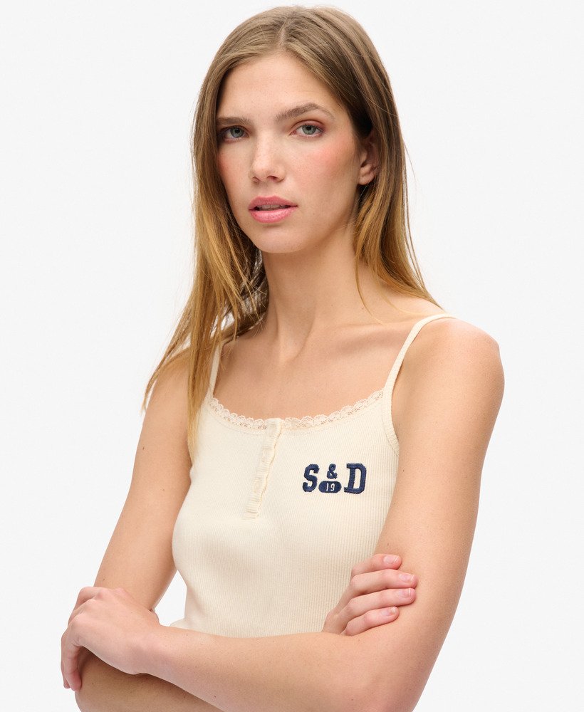 athletic essentials cami met grafische knoopjes in turtledove cream