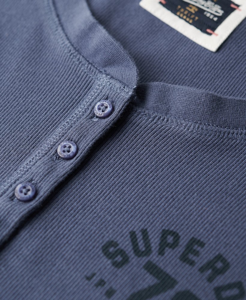 sportieve top met lange mouwen en knoopsluiting in marineblauw.