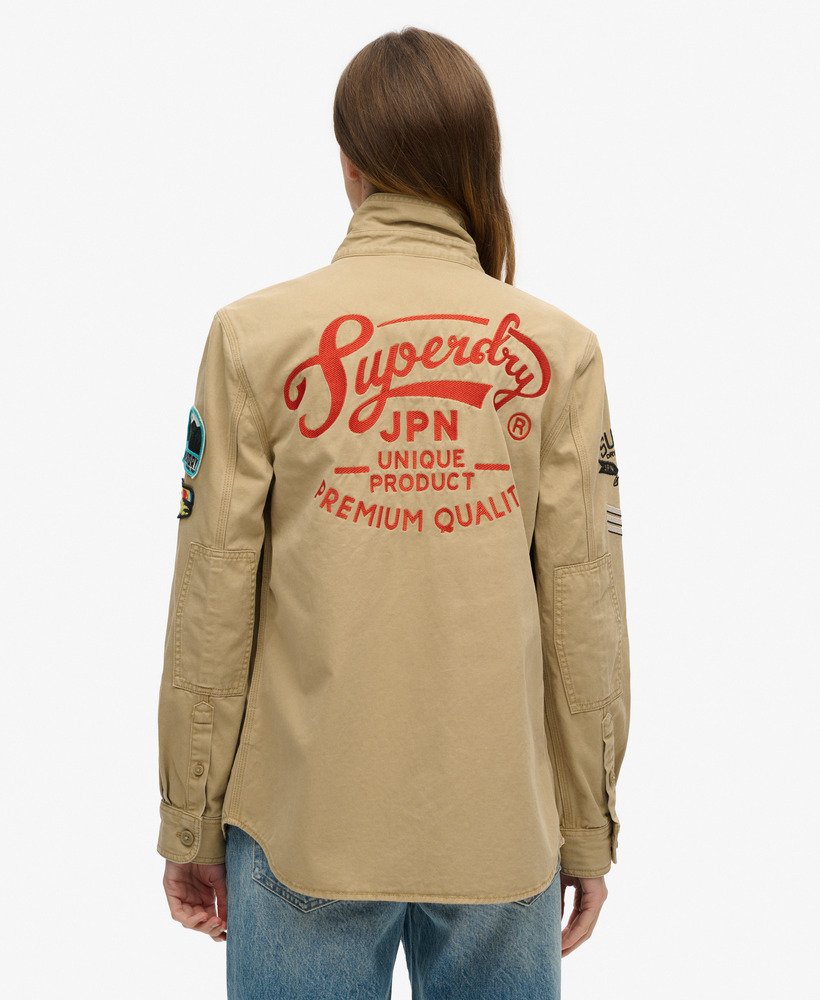 scoutshirt in klassiek beigebruin.