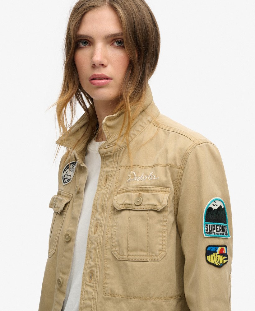 scoutshirt in klassiek beigebruin.