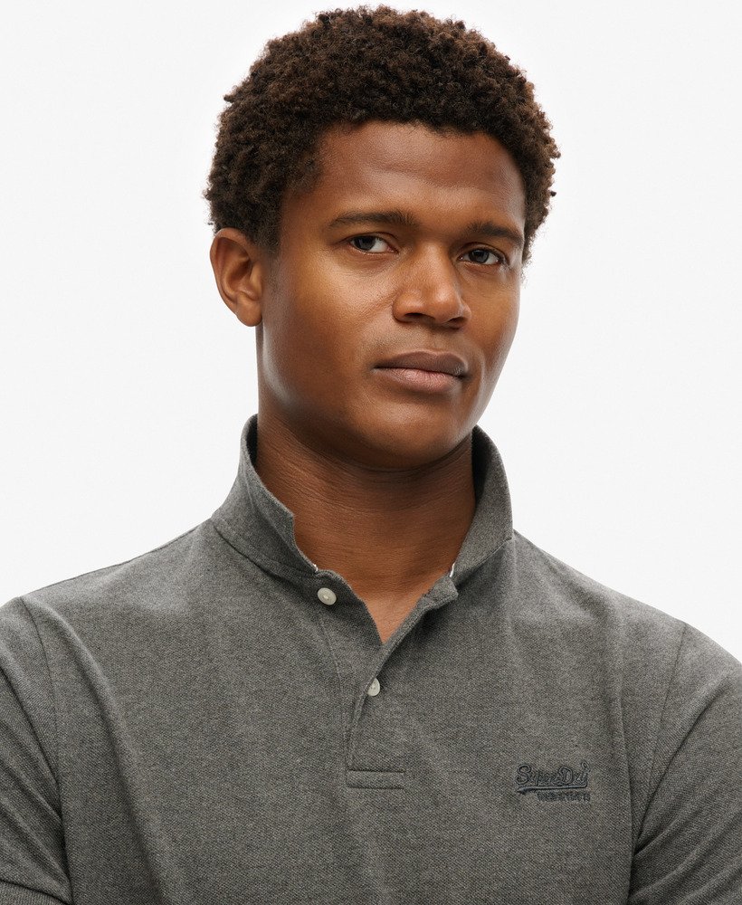 poloshirt voor bij het zwembad in een rijke antracietgrijze kleur.