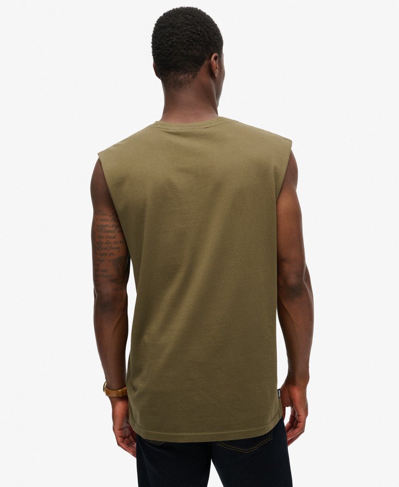 tanktop met essential logo van biologisch katoen in olijfgroen.