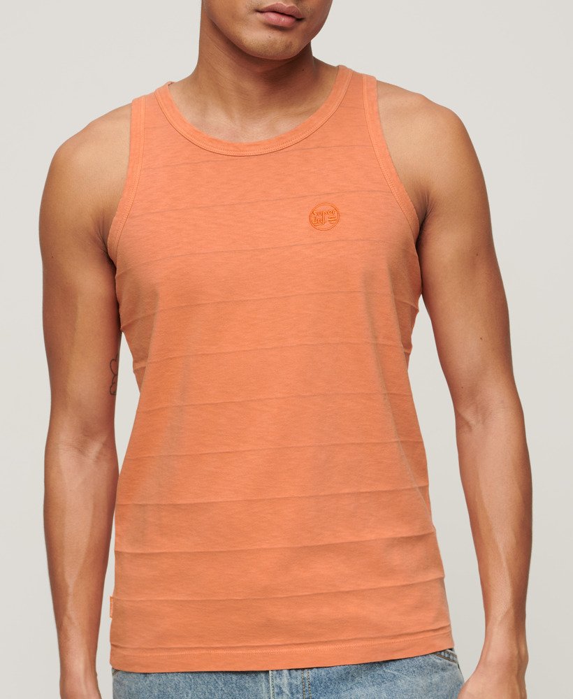 tanktop van biologisch katoen met vintage textuur in gerookt roestbruin.