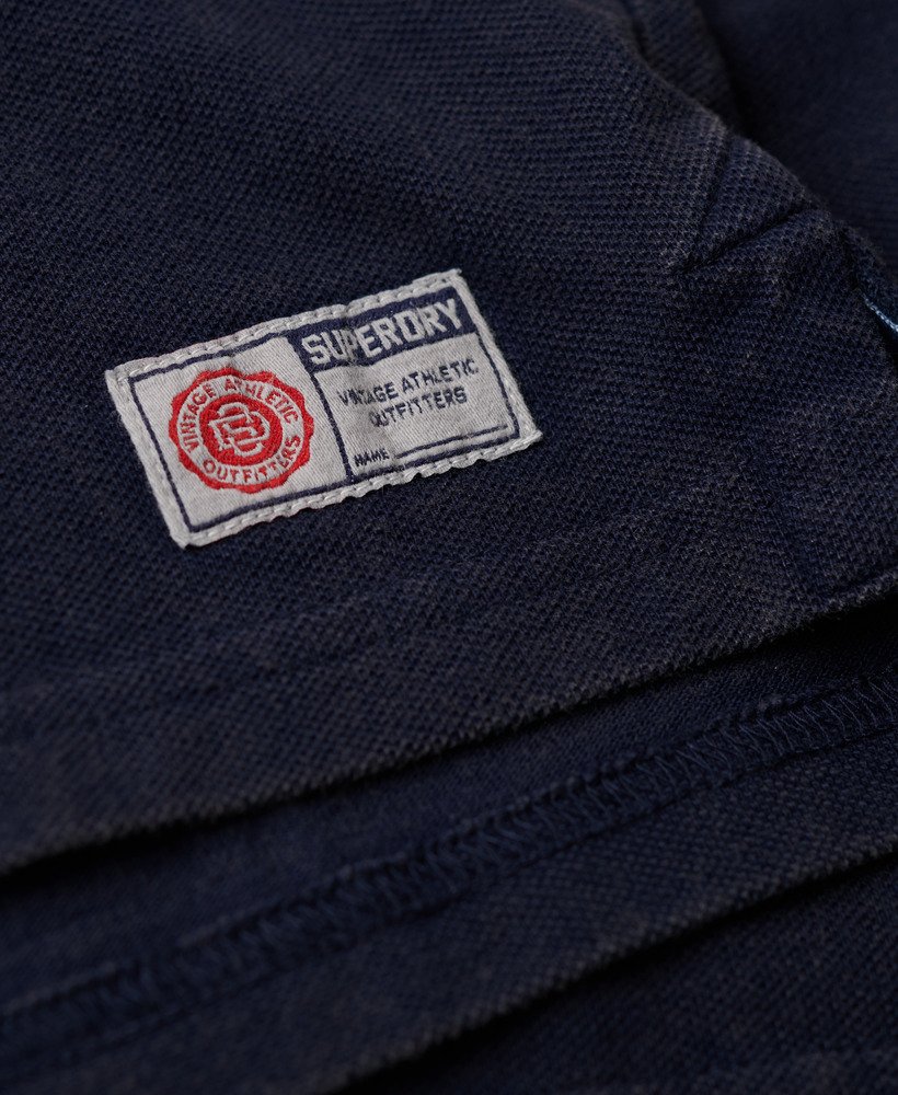 vintage sportief poloshirt in diep marineblauw.