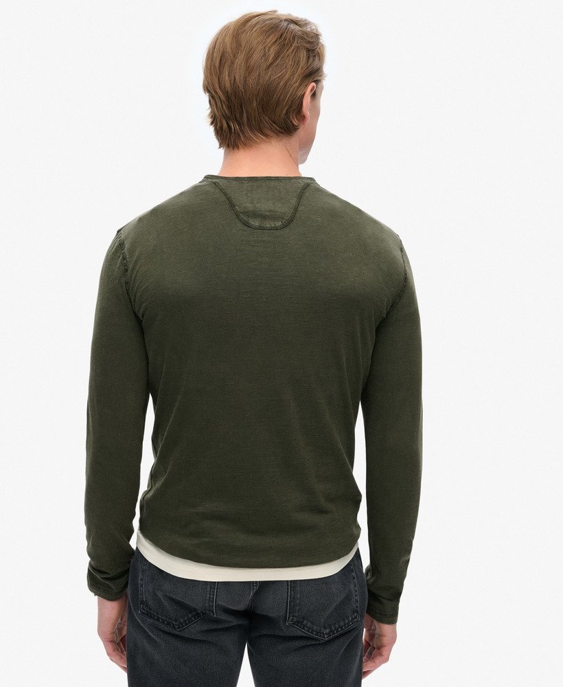 opa-top met lange mouwen van jersey in olijfgroen afkomstig uit een surplusvoorraad.