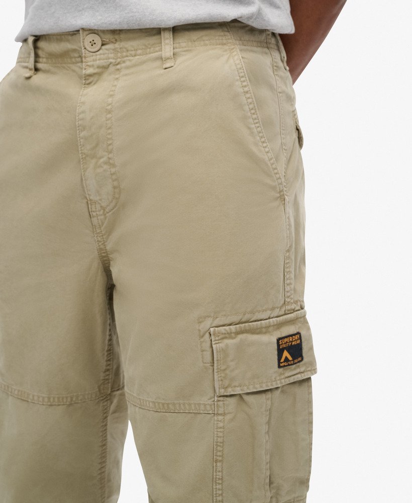biologische katoenen baggy cargobroek in beige.