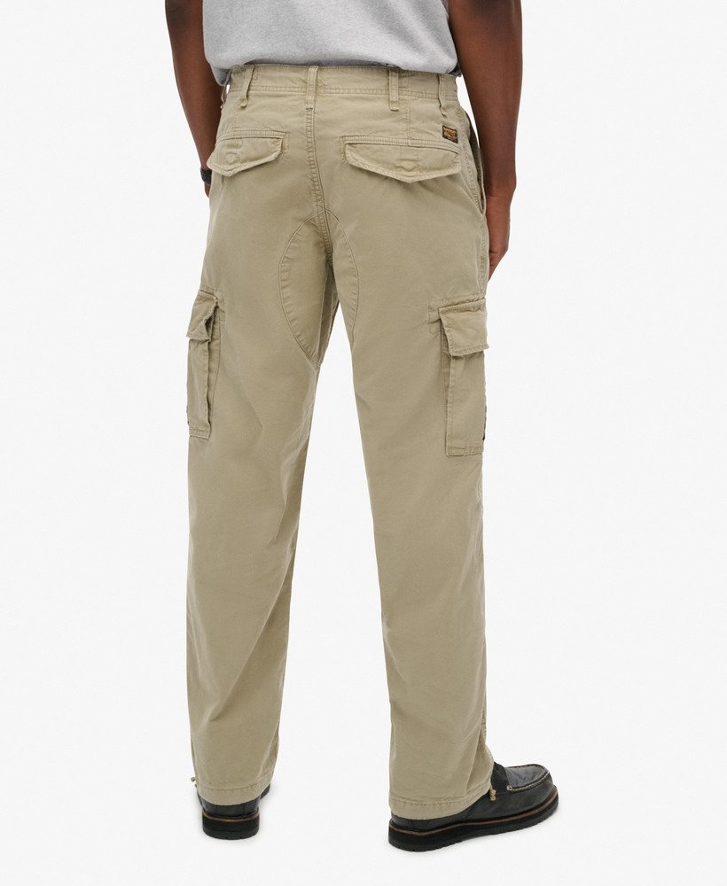 biologische katoenen baggy cargobroek in beige.