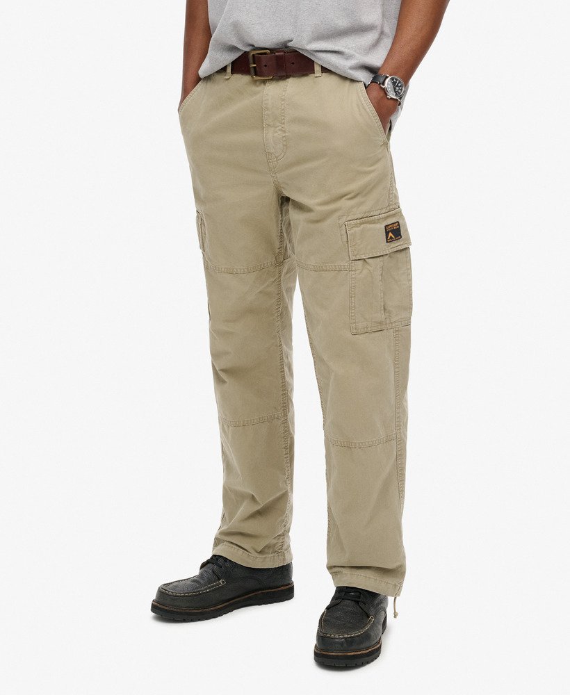 biologische katoenen baggy cargobroek in beige.