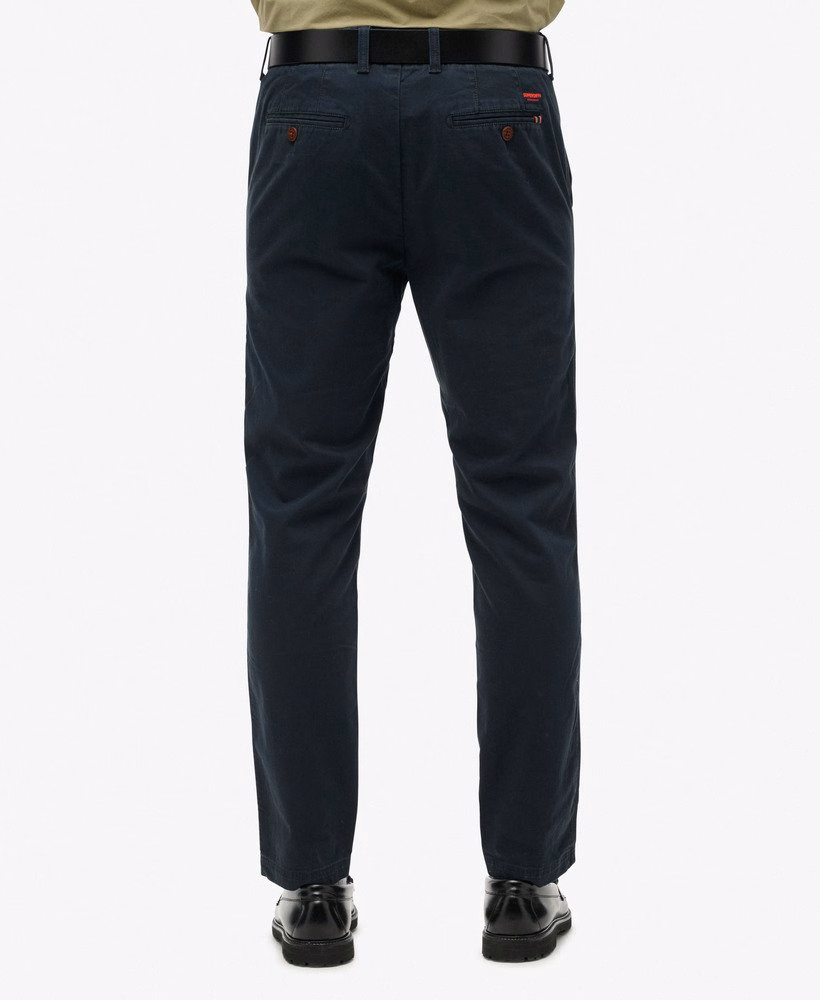 Internationale chino broek