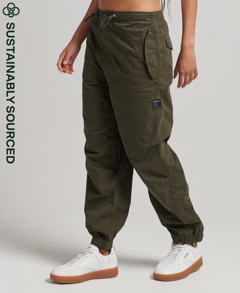 herenbroek van biologisch katoen met parachute-grip in de kleur olive night