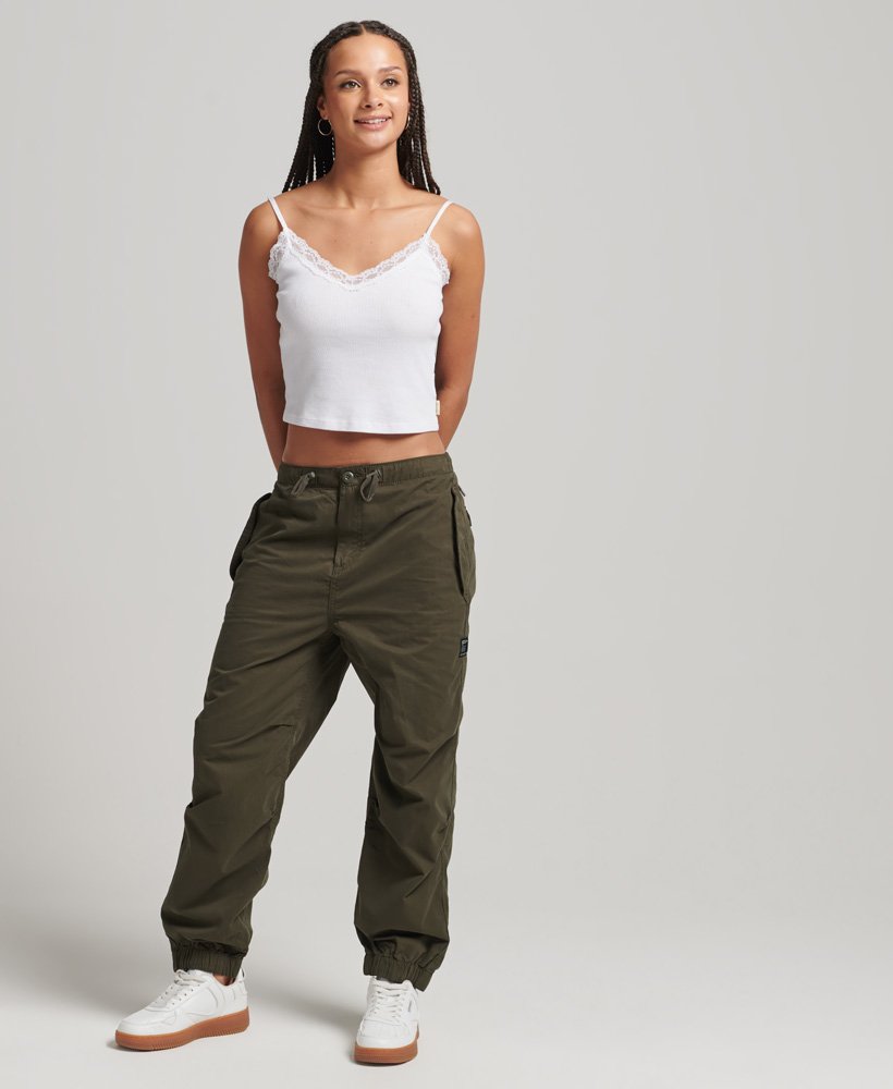 herenbroek van biologisch katoen met parachute-grip in de kleur olive night