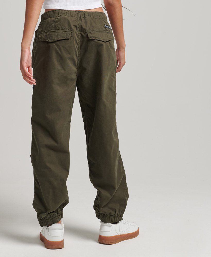 herenbroek van biologisch katoen met parachute-grip in de kleur olive night