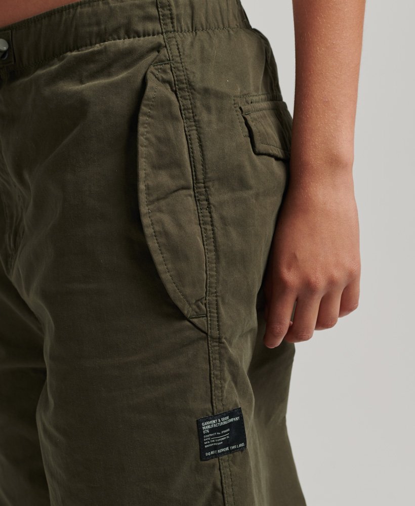 herenbroek van biologisch katoen met parachute-grip in de kleur olive night