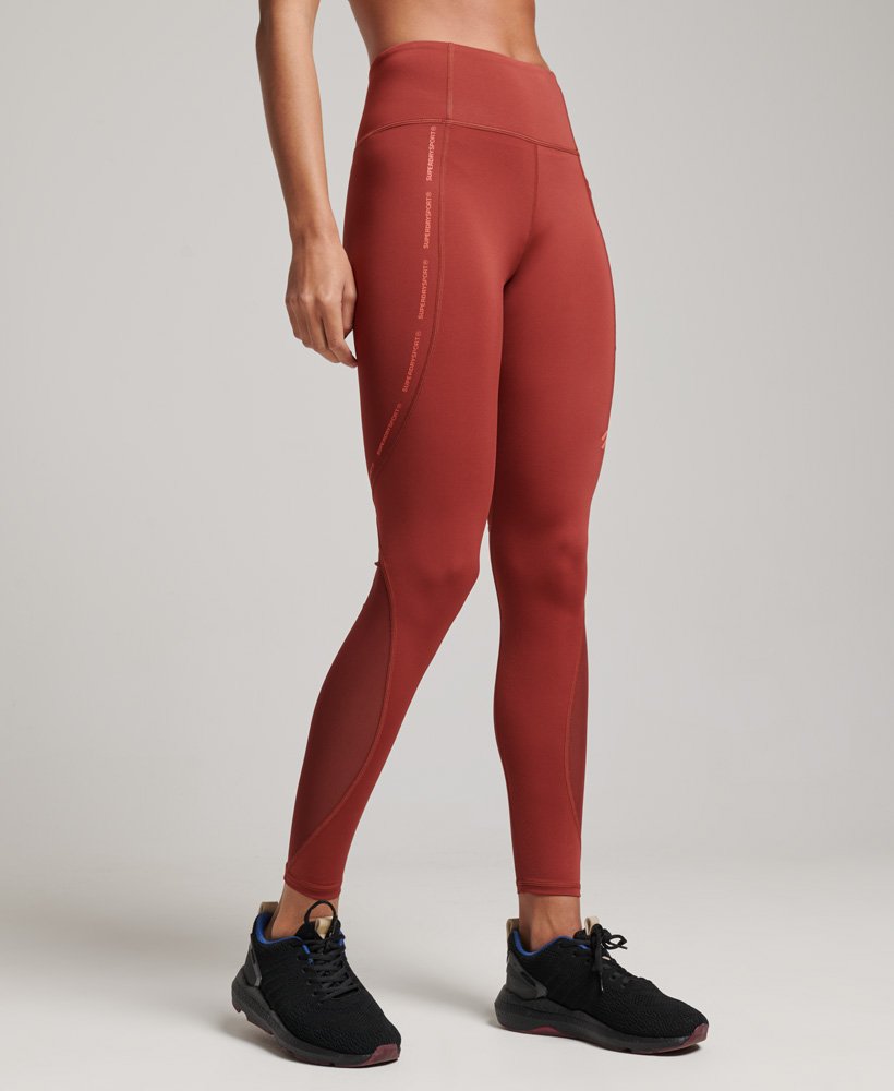 nauwsluitende legging van active mesh in de kleur fired brick brown.