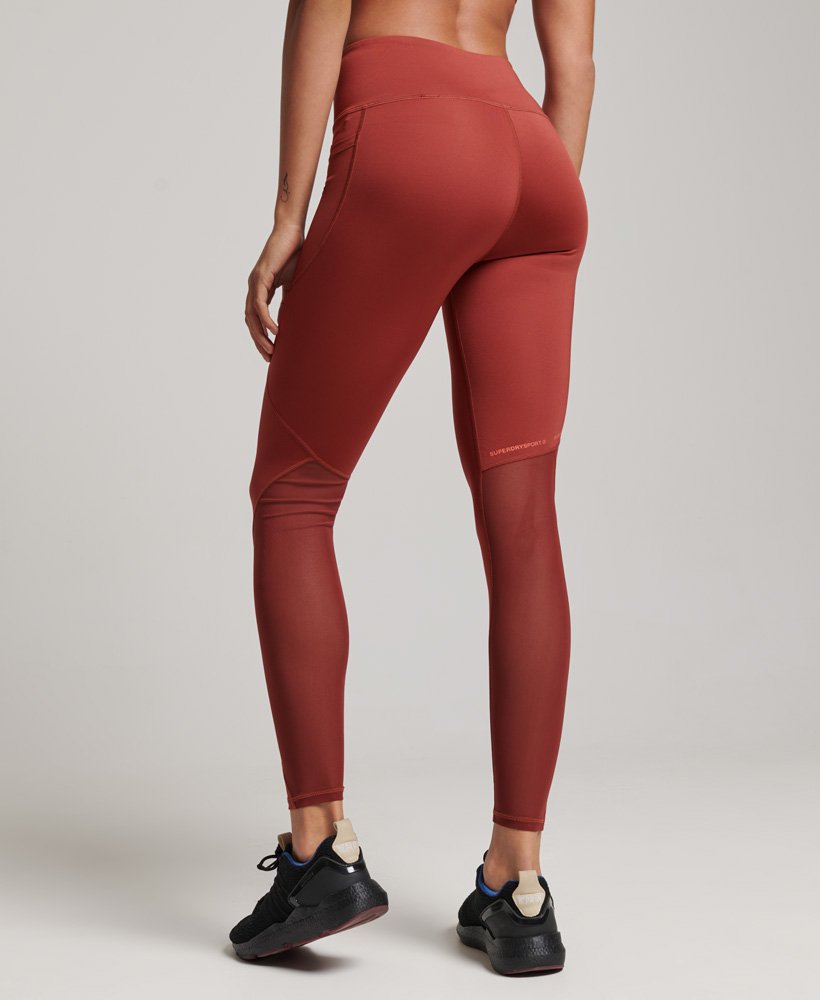 nauwsluitende legging van active mesh in de kleur fired brick brown.