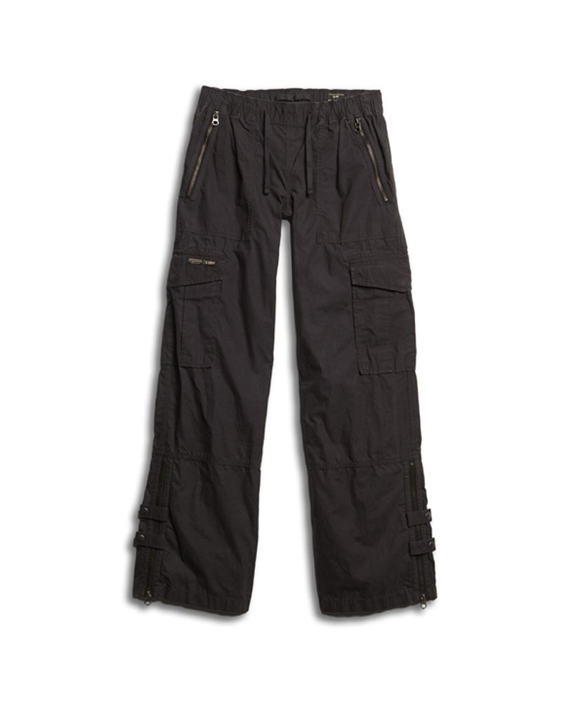cargo broek met lage taille en wijde pijpen in gewassen zwart