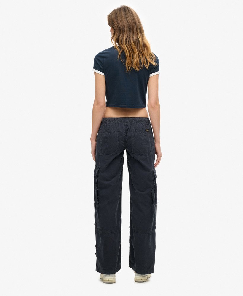 cargo broek met lage taille en wijde pijpen in de kleur eclipse navy
