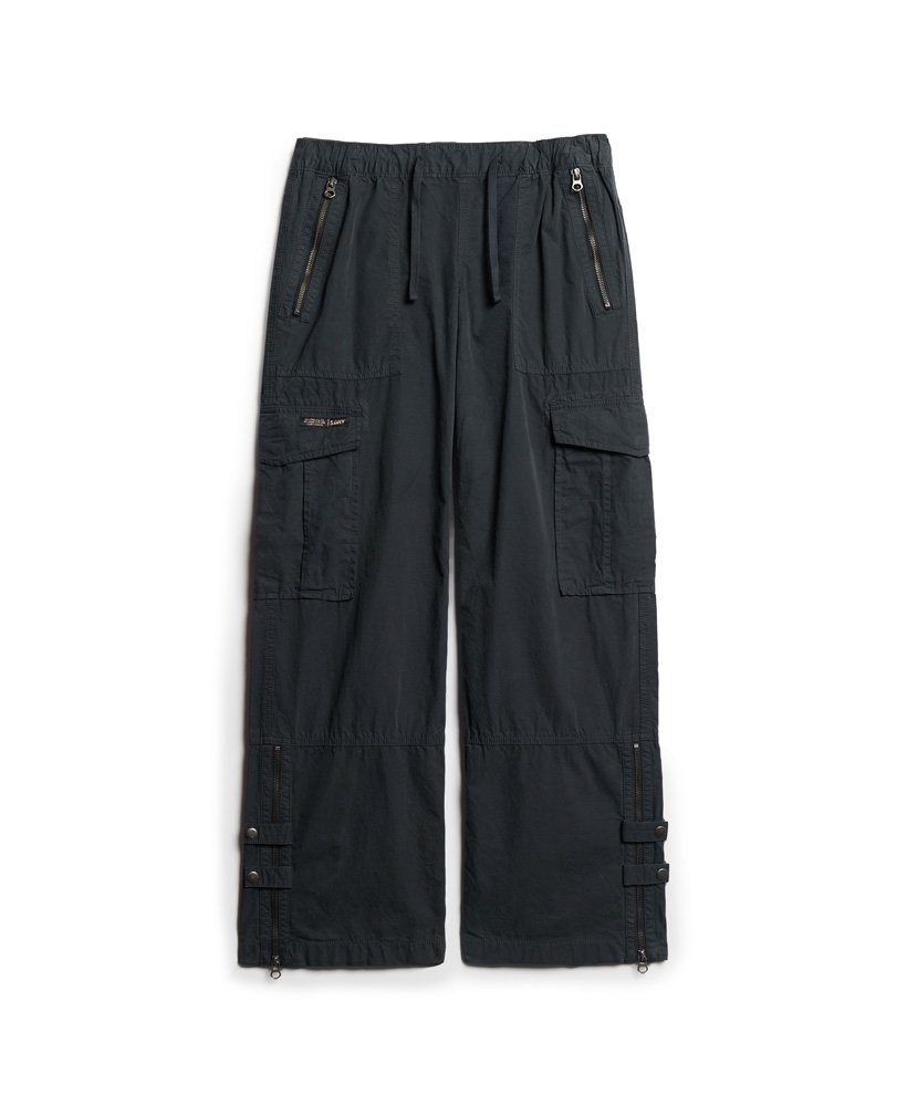 cargo broek met lage taille en wijde pijpen in de kleur eclipse navy