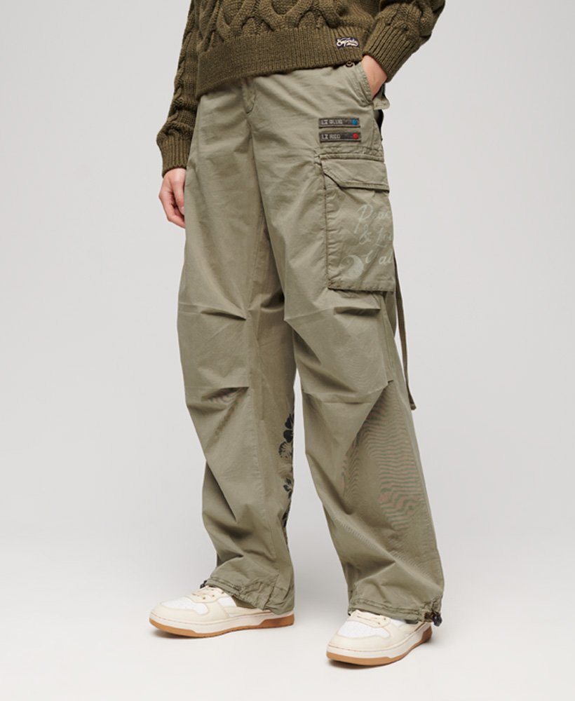 superdry x ringspun boyfriend cargo pants in bieslookgroen
