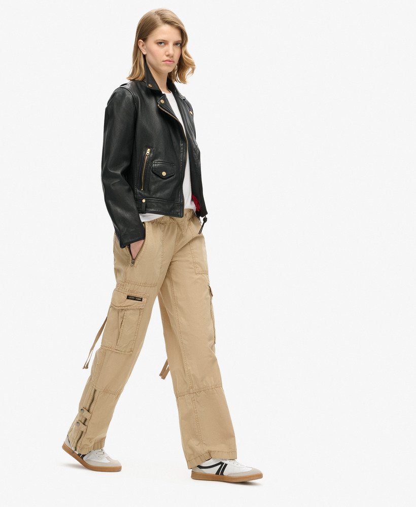 vintage cargo broek met lage taille en elastische tailleband in stonewash taupebruin.