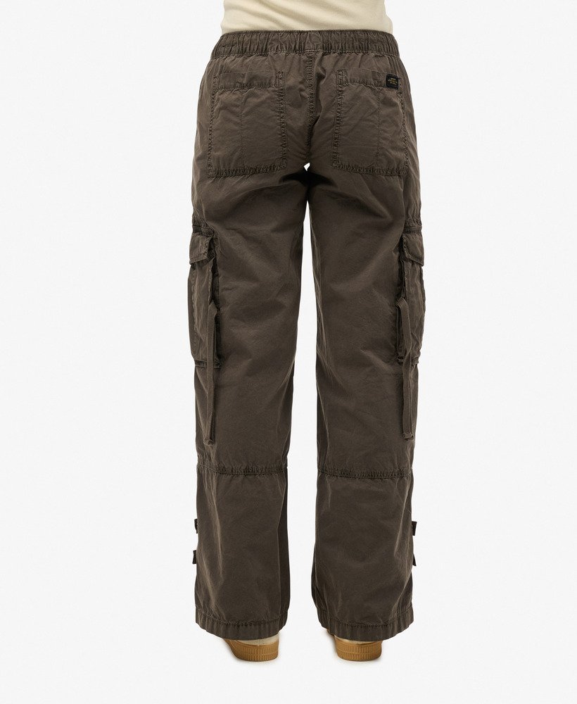 vintage cargo broek met lage taille en elastische tailleband in donkergrijs.