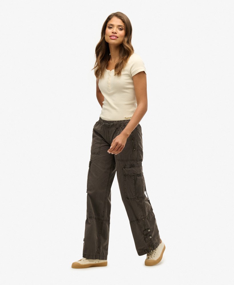 vintage cargo broek met lage taille en elastische tailleband in donkergrijs.